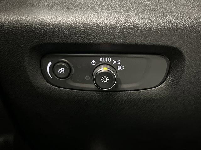 Used 2023 Chevrolet Traverse RS image 28