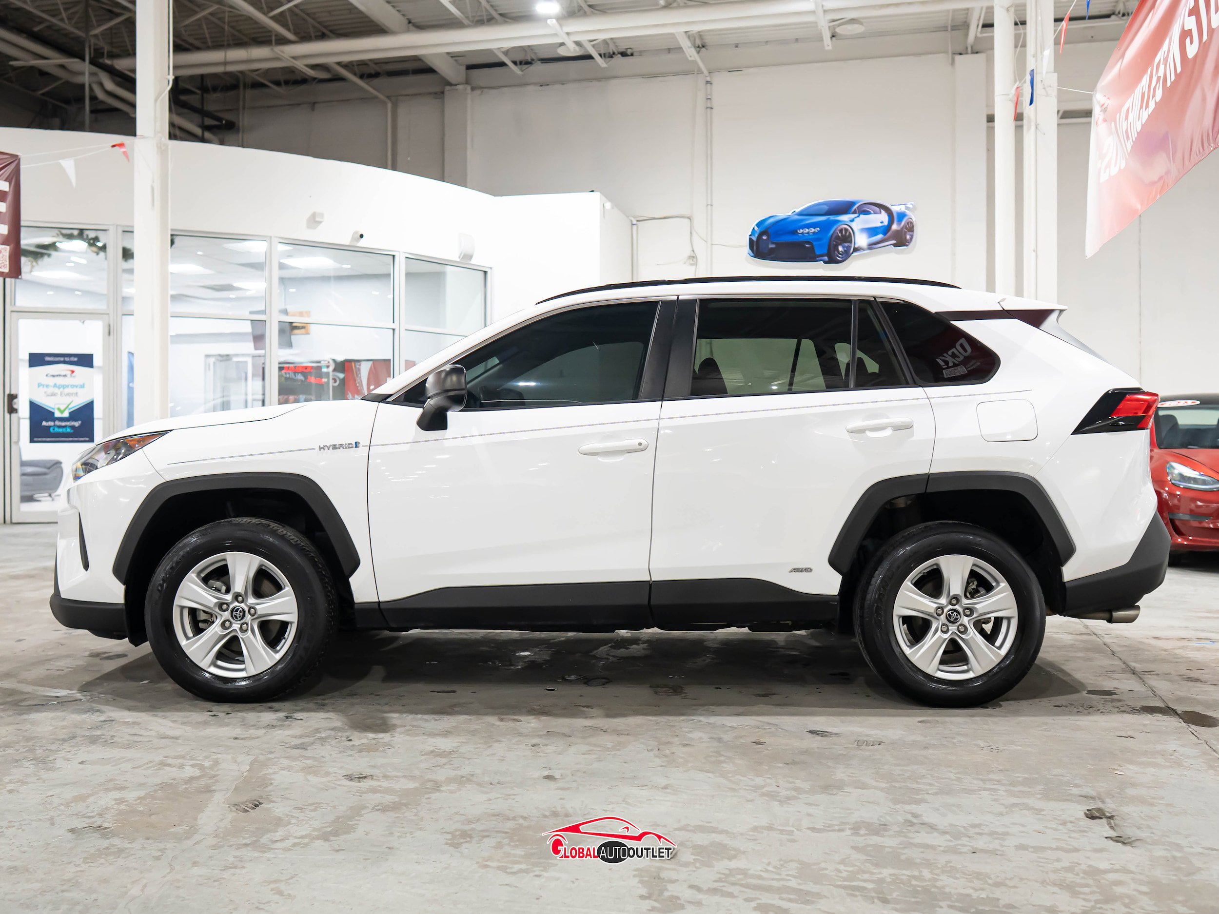 Used 2020 Toyota RAV4 LE image 4