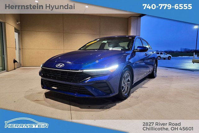 Used 2024 Hyundai Elantra SEL image 3
