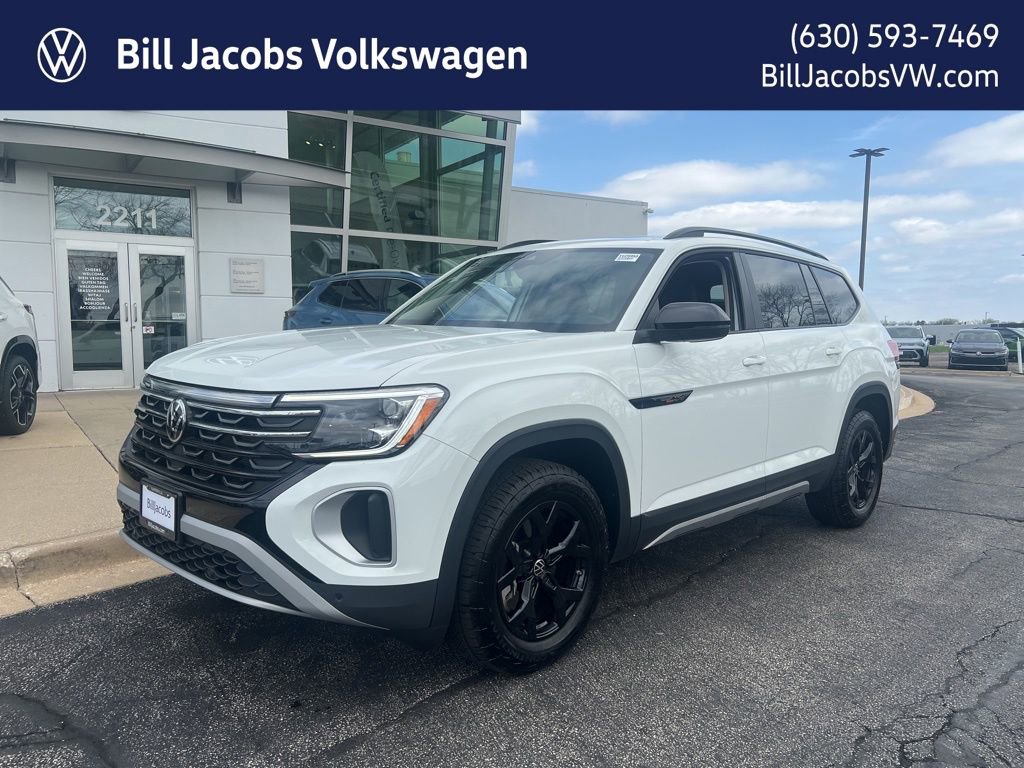 Used 2025 Volkswagen Atlas Peak Edition SE image 1