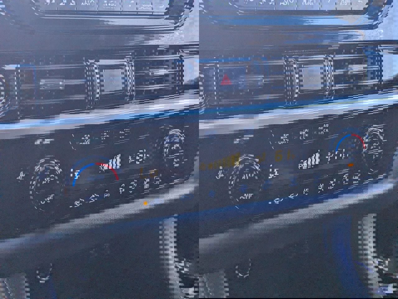 Certified 2024 Nissan Pathfinder SV image 25