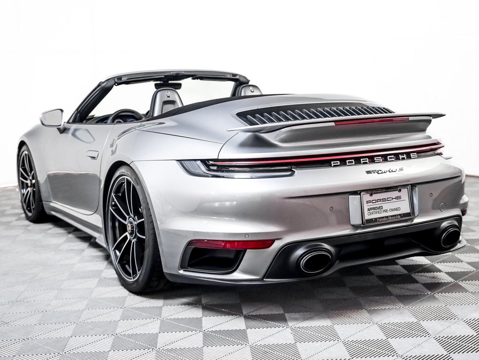 Used 2021 Porsche 911 Turbo S image 3