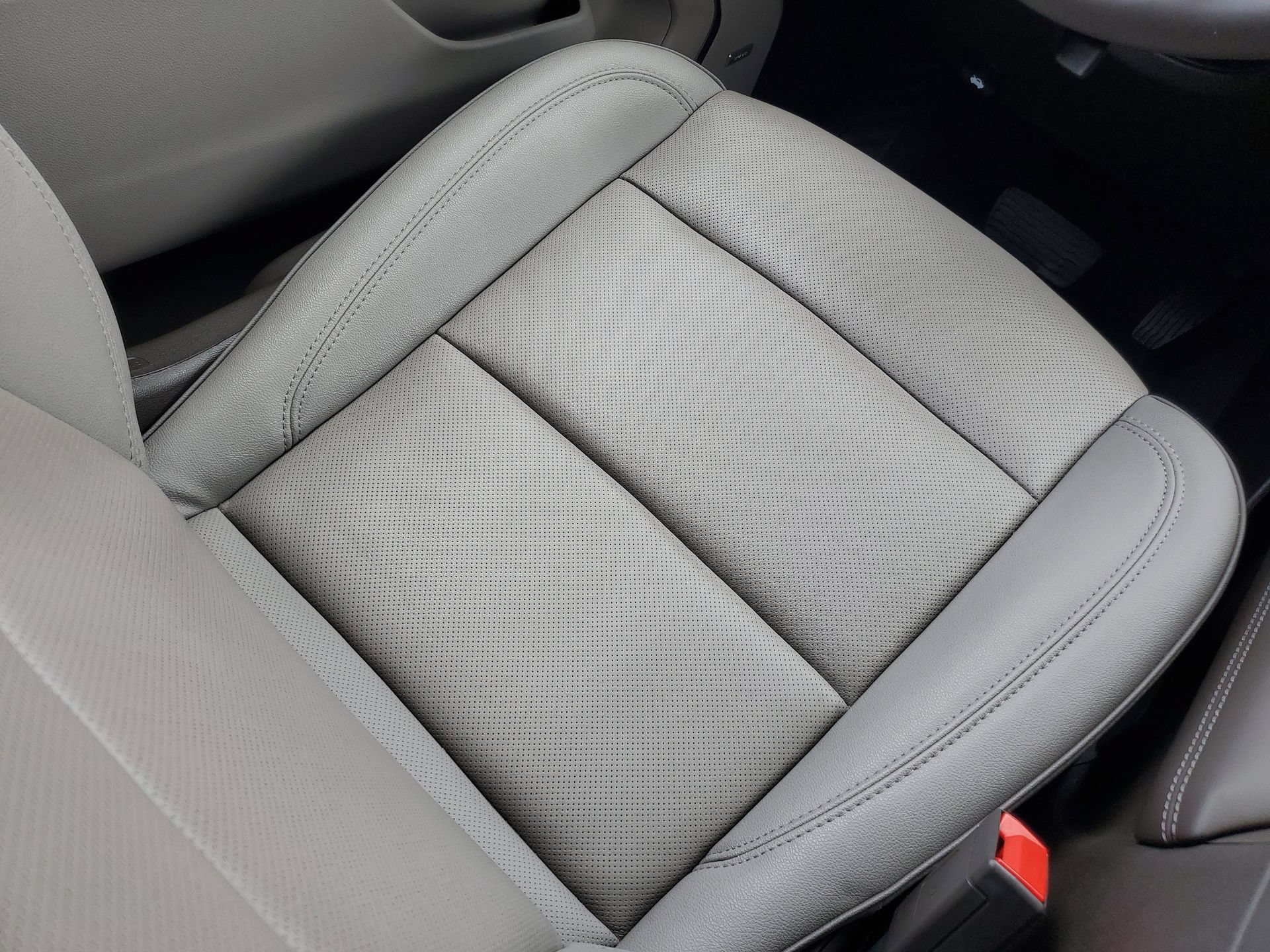Used 2025 GMC Yukon Elevation RWD image 16