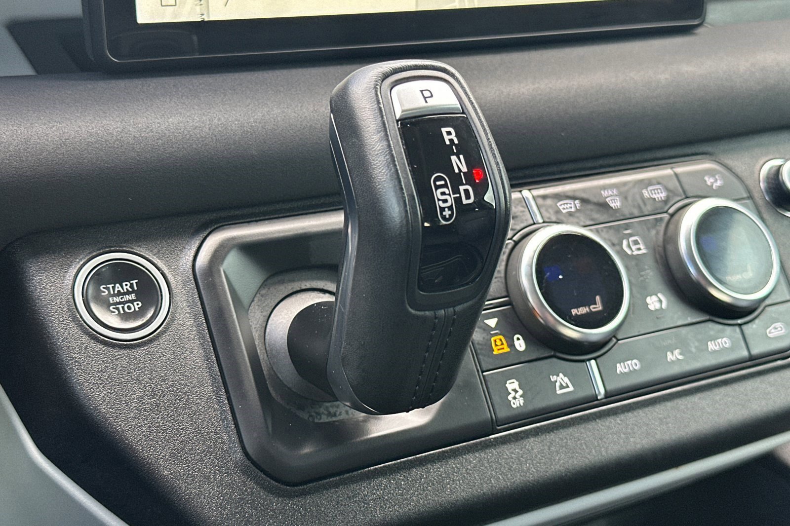 Used 2020 Land Rover Defender 110 SE image 17