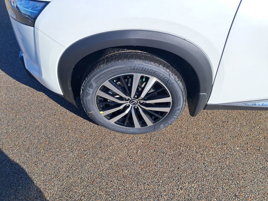 New 2025 Nissan Pathfinder Platinum w/ Cargo Package image 28