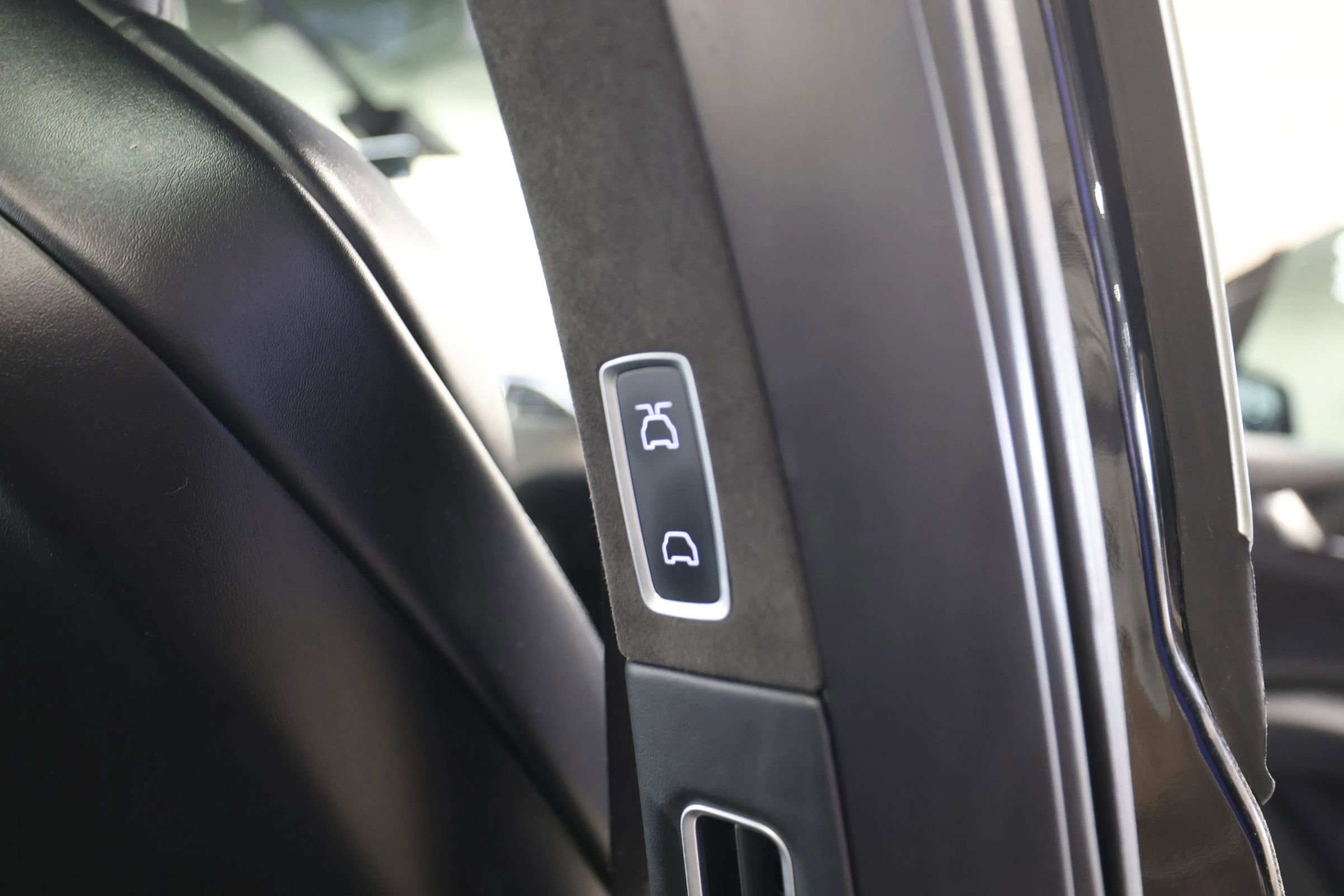 Used 2018 Tesla Model X 75D image 42