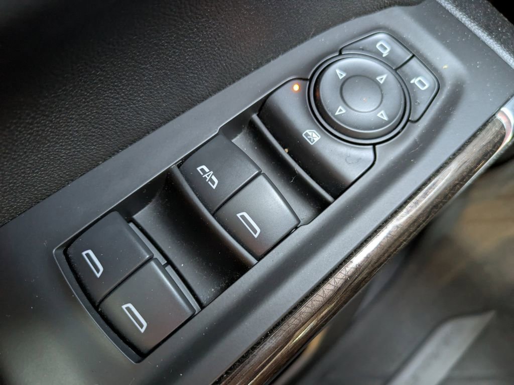 Used 2021 Chevrolet Silverado 1500 LT image 24