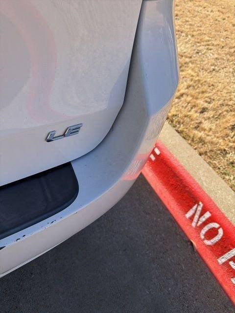 Used 2019 Toyota Sienna LE w/ LE Preferred Package image 4
