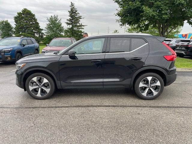 Used 2025 Volvo XC40 B5 Plus AWD/4WD image 5