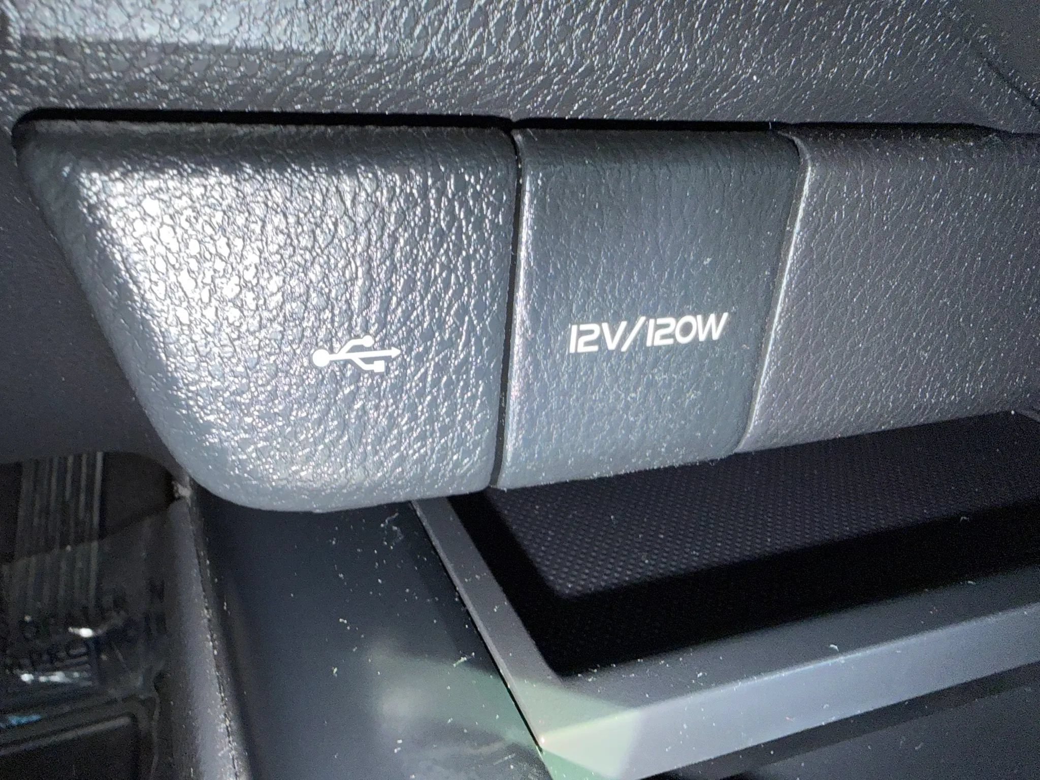 Used 2020 Toyota Camry SE w/ Convenience Package FWD image 40