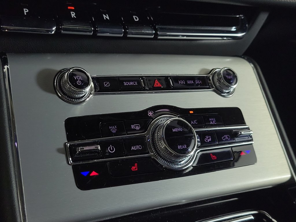 Certified 2024 Lincoln Aviator 2WD w/ Premium Package image 29