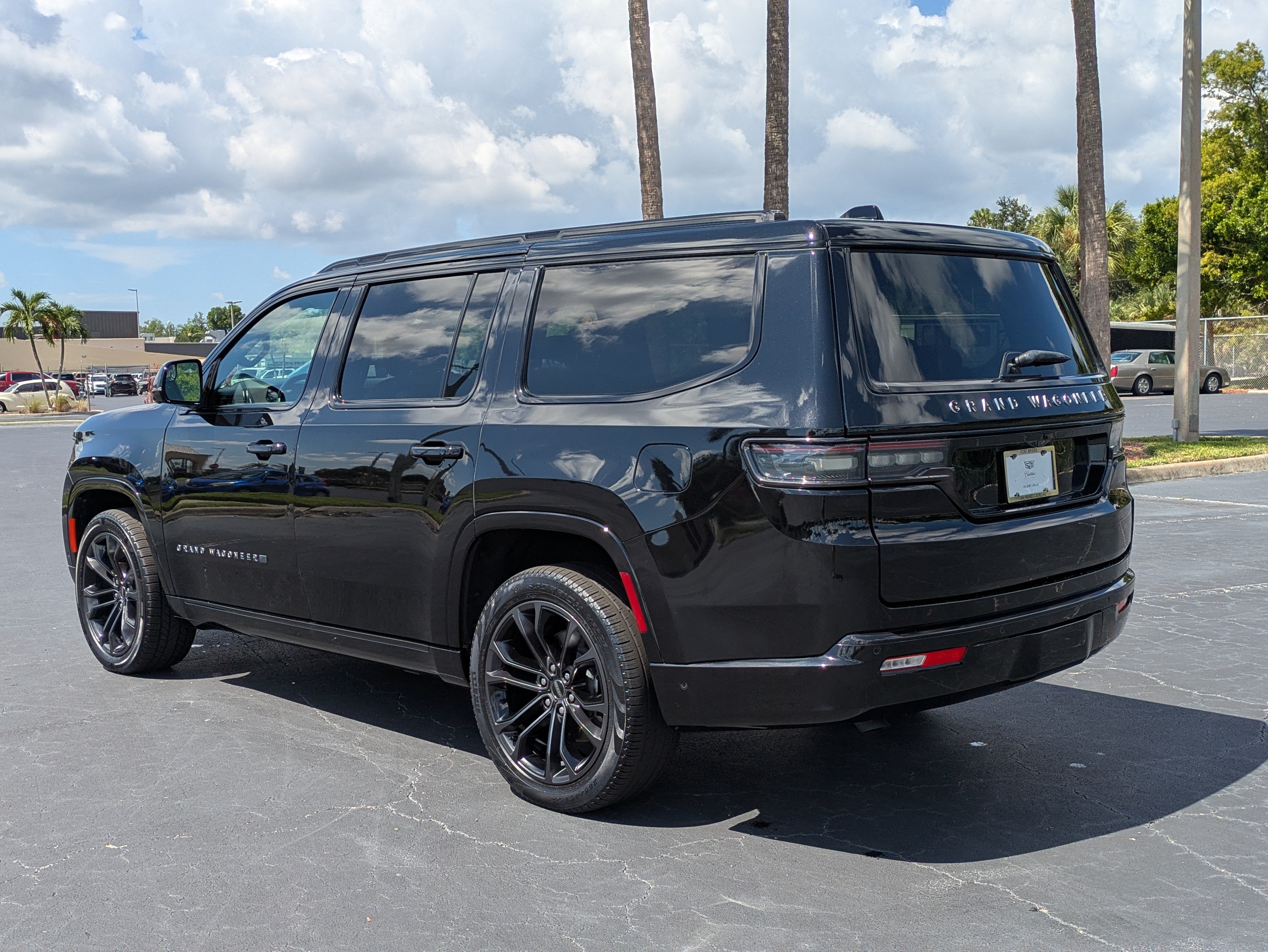 Used 2024 Jeep Grand Wagoneer Series III w/ Quick Order Packagew 28T AWD/4WD image 4