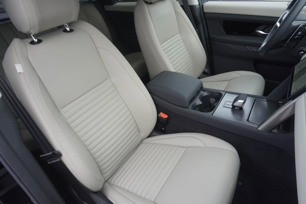 Used 2025 Land Rover Discovery Sport S image 24