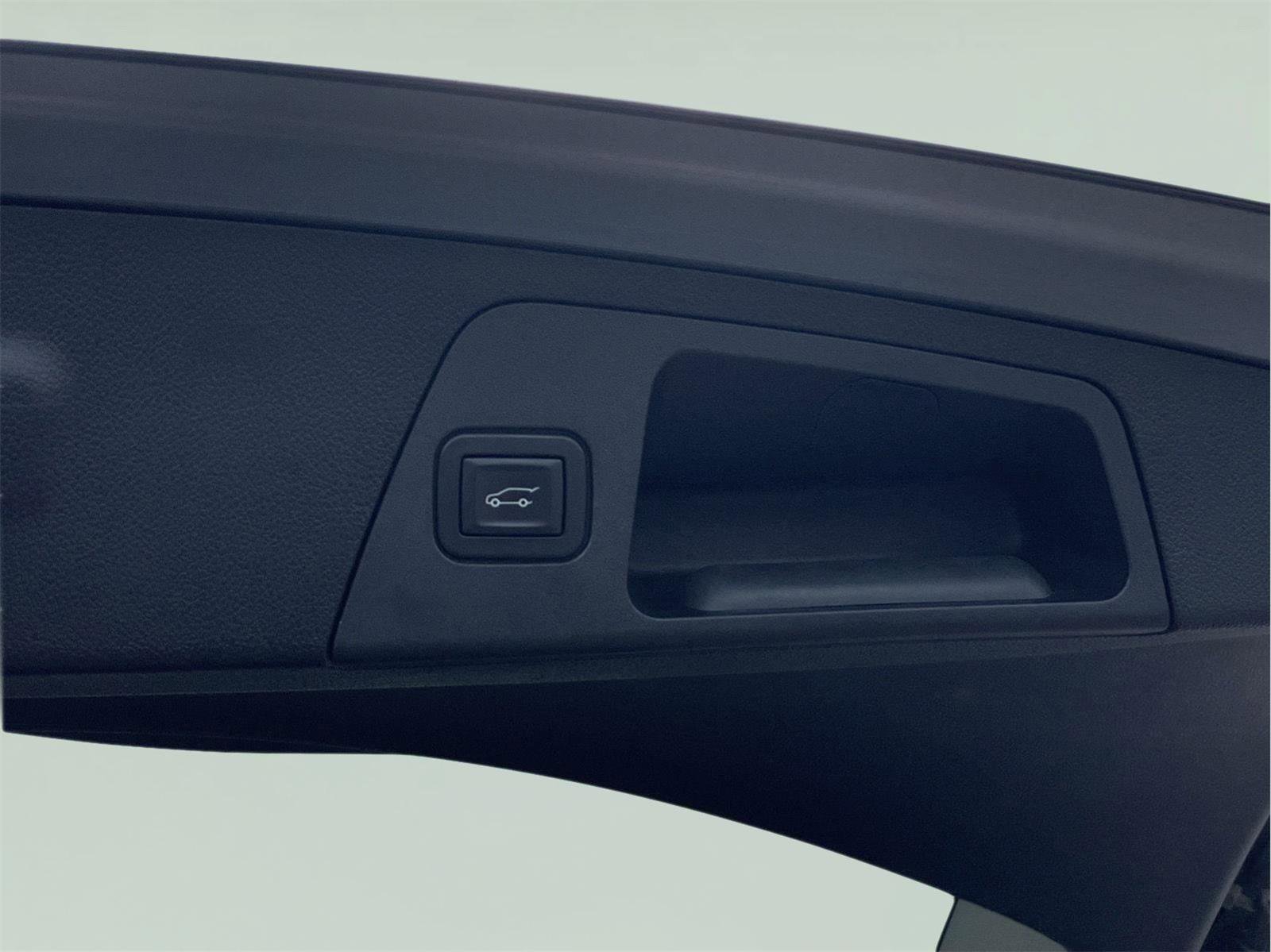 Used 2020 Buick Envision Essence w/ LPO, Interior Luxury Package image 10