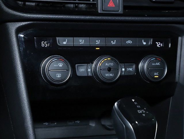 Used 2022 Volkswagen Taos SEL image 28