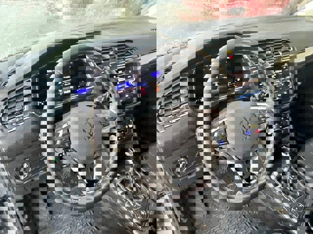 Used 2022 Volkswagen Tiguan SE image 9