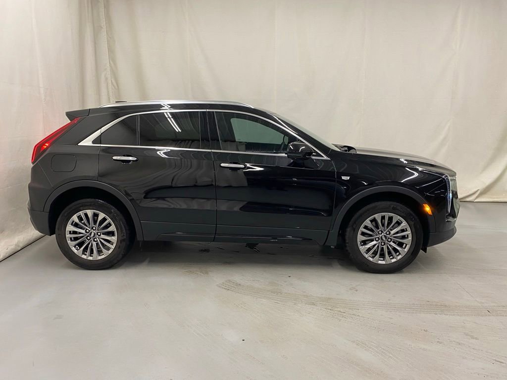 Used 2025 Cadillac XT4 Premium Luxury w/ Technology Package AWD/4WD image 9