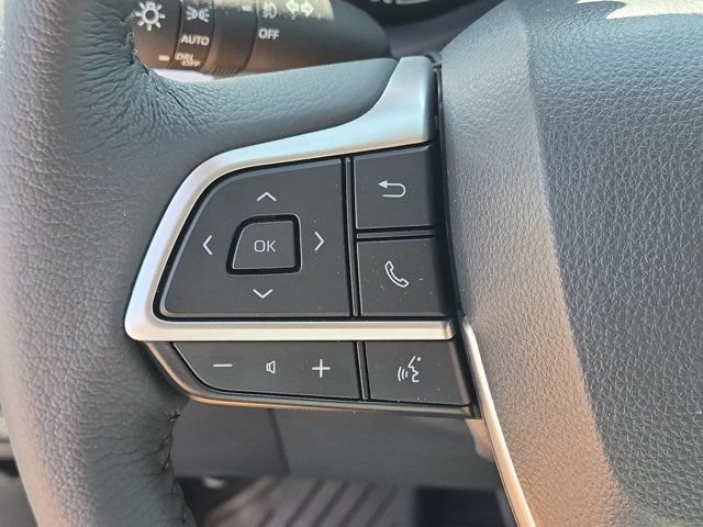 Used 2026 Toyota Sienna XLE FWD image 25