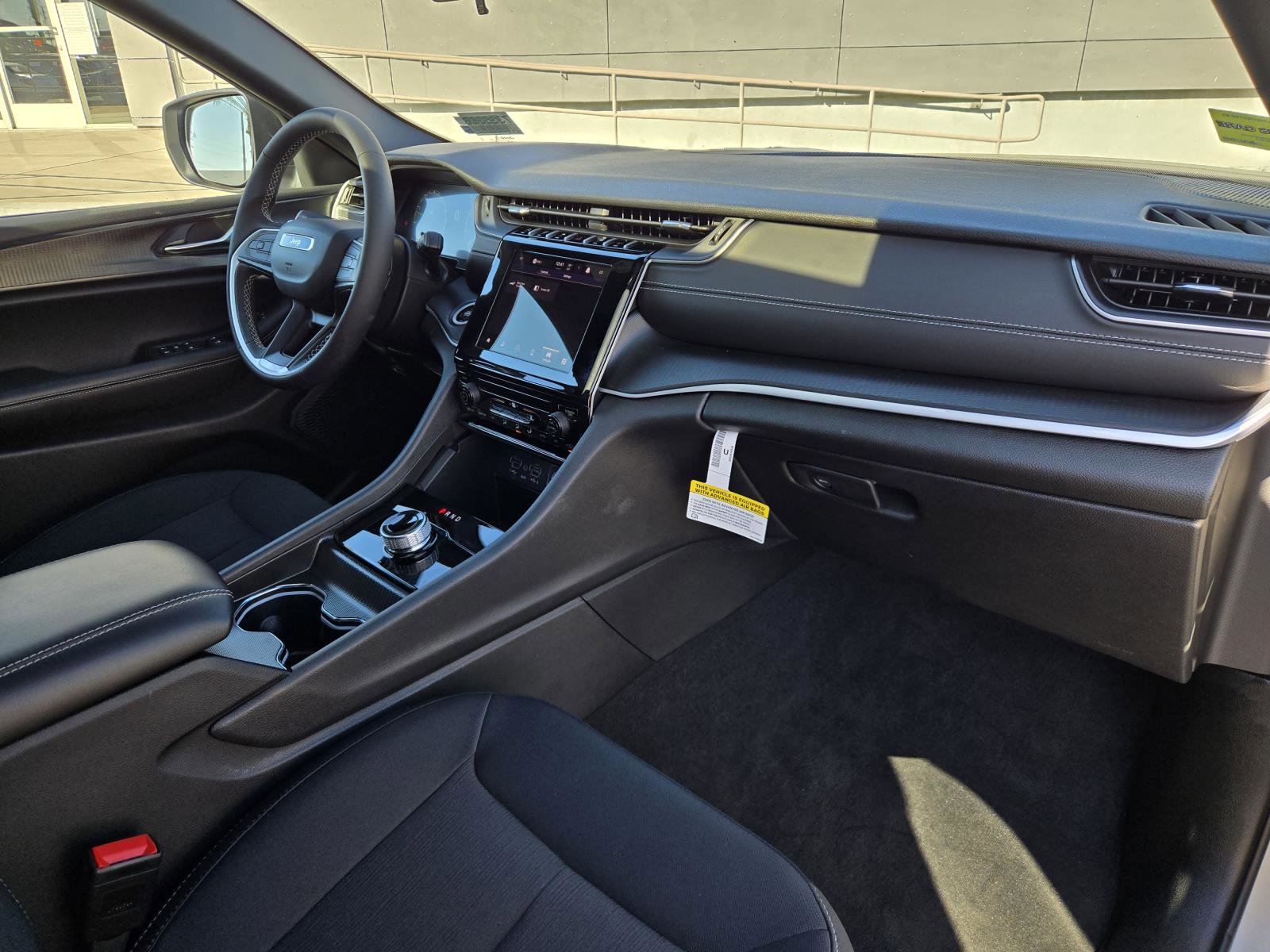 Used 2025 Jeep Grand Cherokee Laredo X image 29