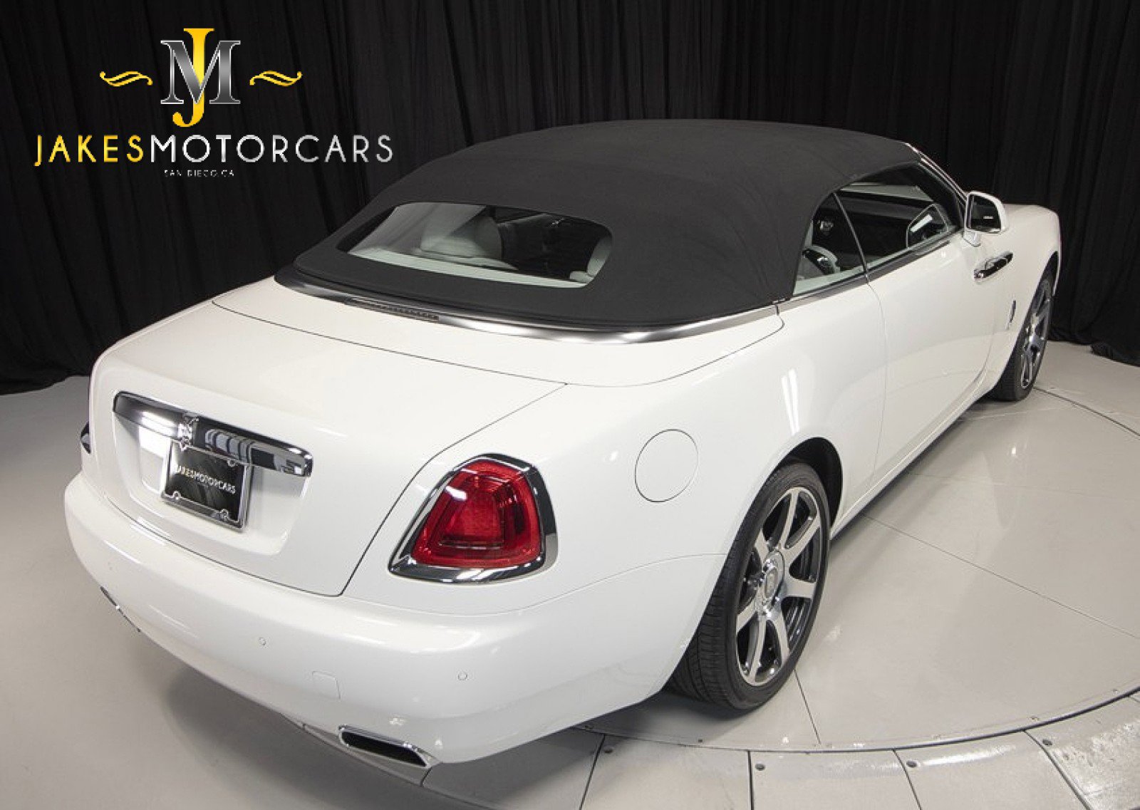 Used 2017 Rolls-Royce Dawn image 11