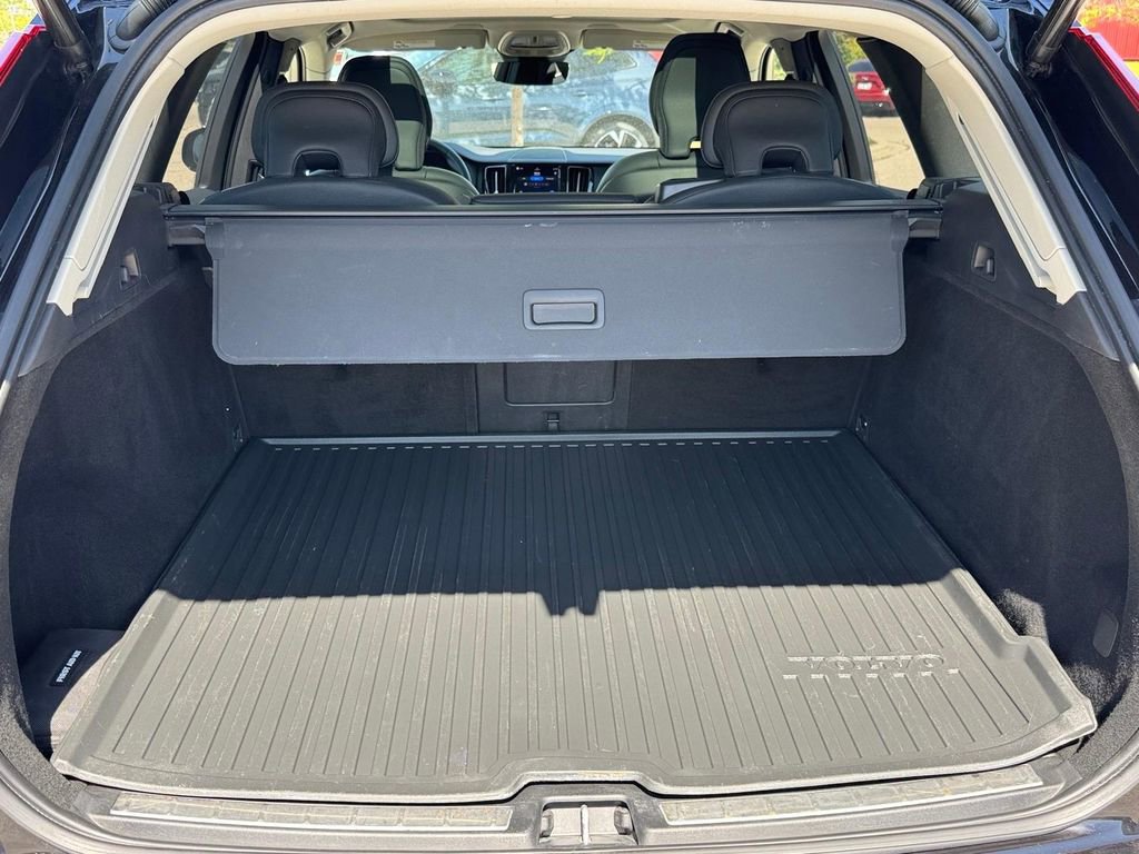 Certified 2023 Volvo XC60 B5 Plus w/ Climate Package AWD/4WD image 5