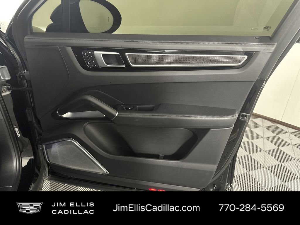 Used 2022 Porsche Cayenne Turbo S image 13