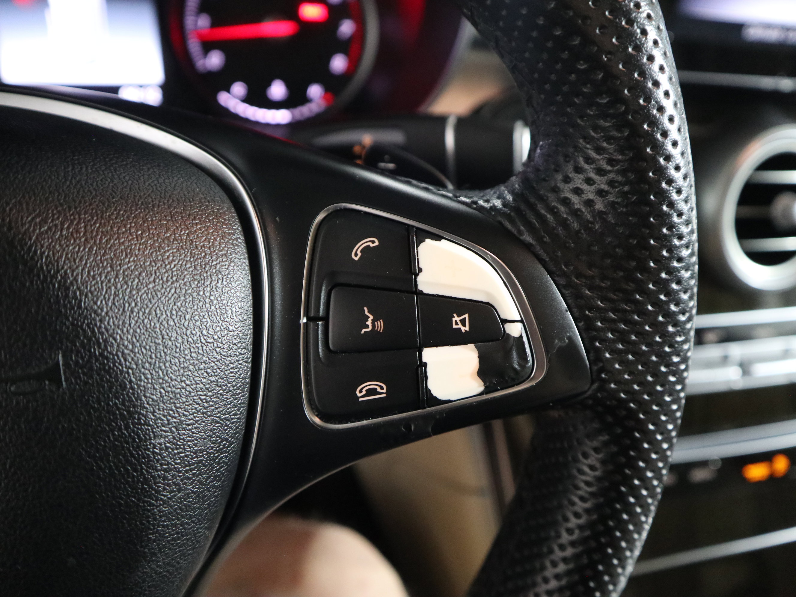 Used 2019 Mercedes-Benz GLC 300 w/ Premium Package image 26