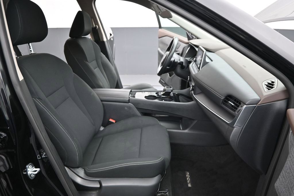 Used 2023 Nissan Rogue S FWD image 25