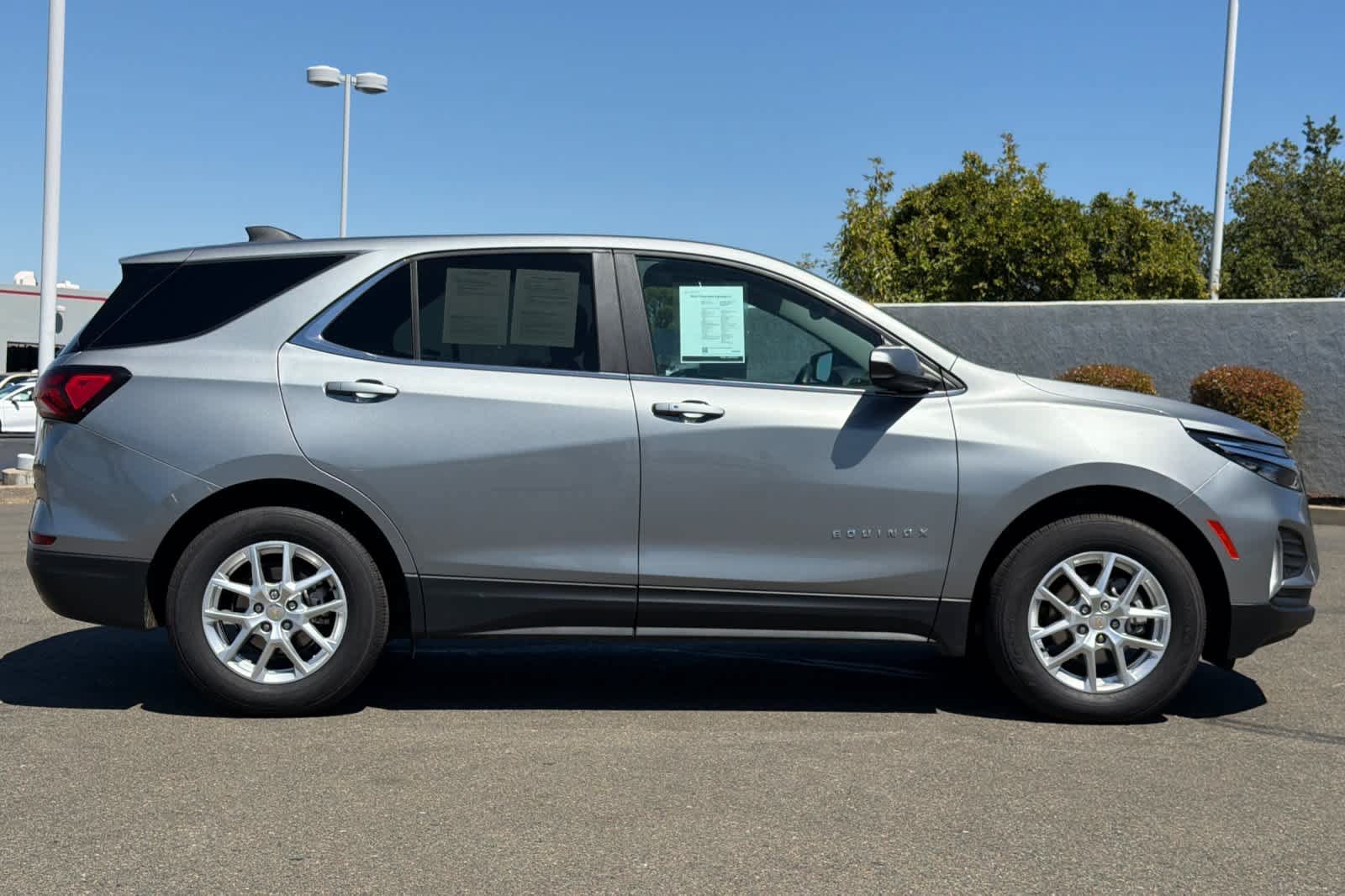 Used 2024 Chevrolet Equinox LT FWD image 6