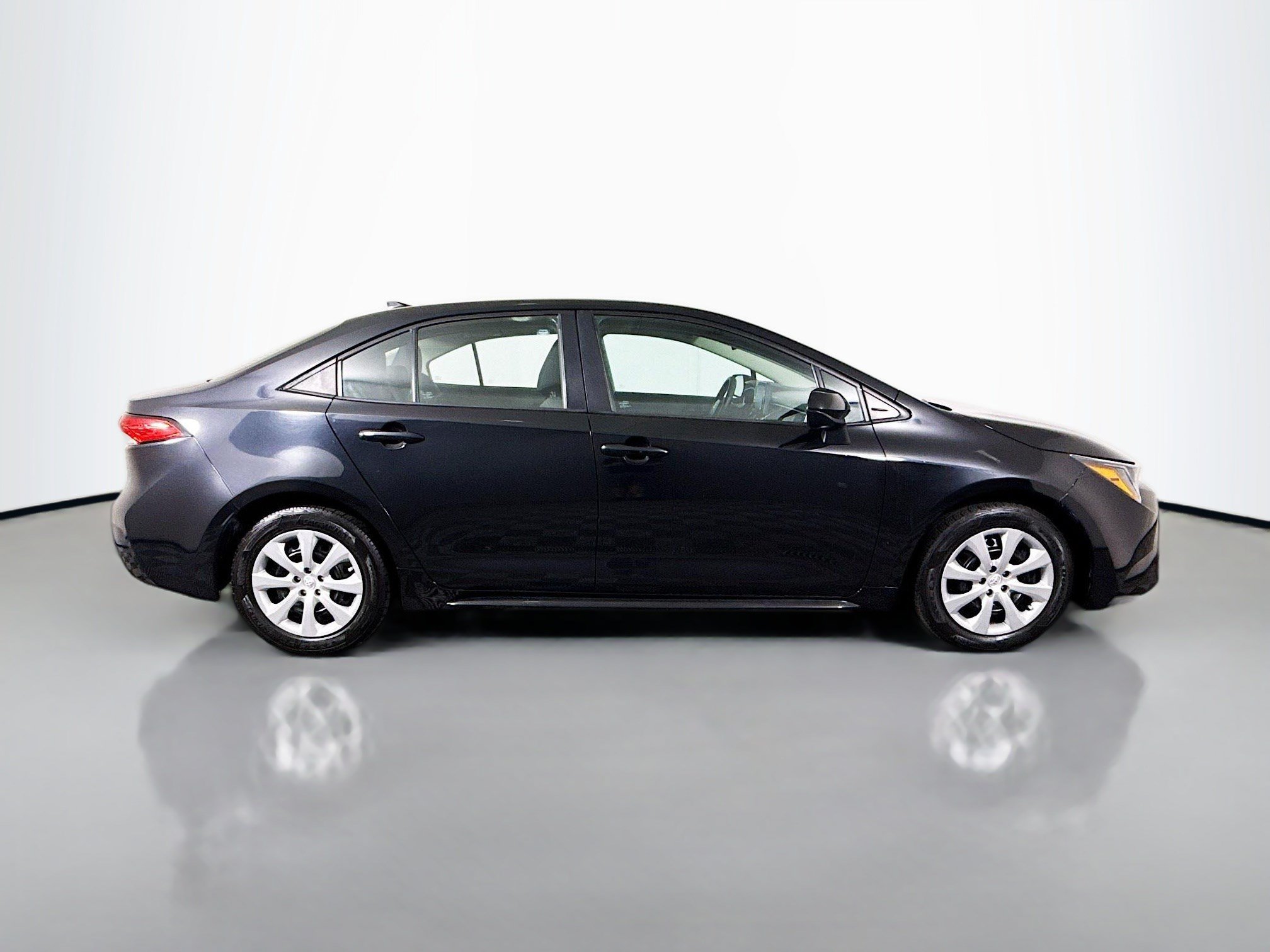 Used 2022 Toyota Corolla LE FWD image 11