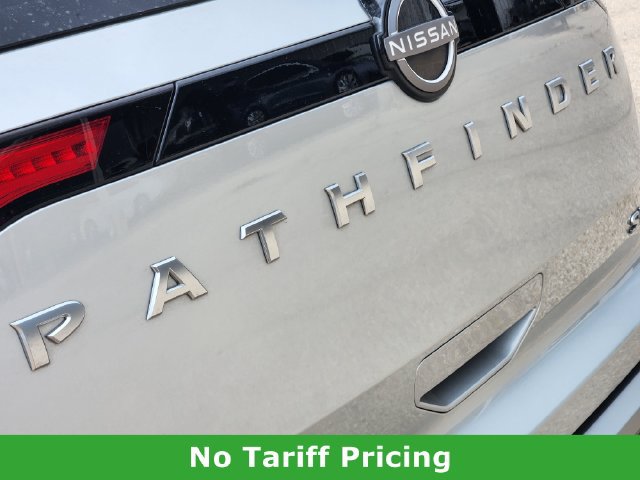 Used 2025 Nissan Pathfinder SL FWD image 10
