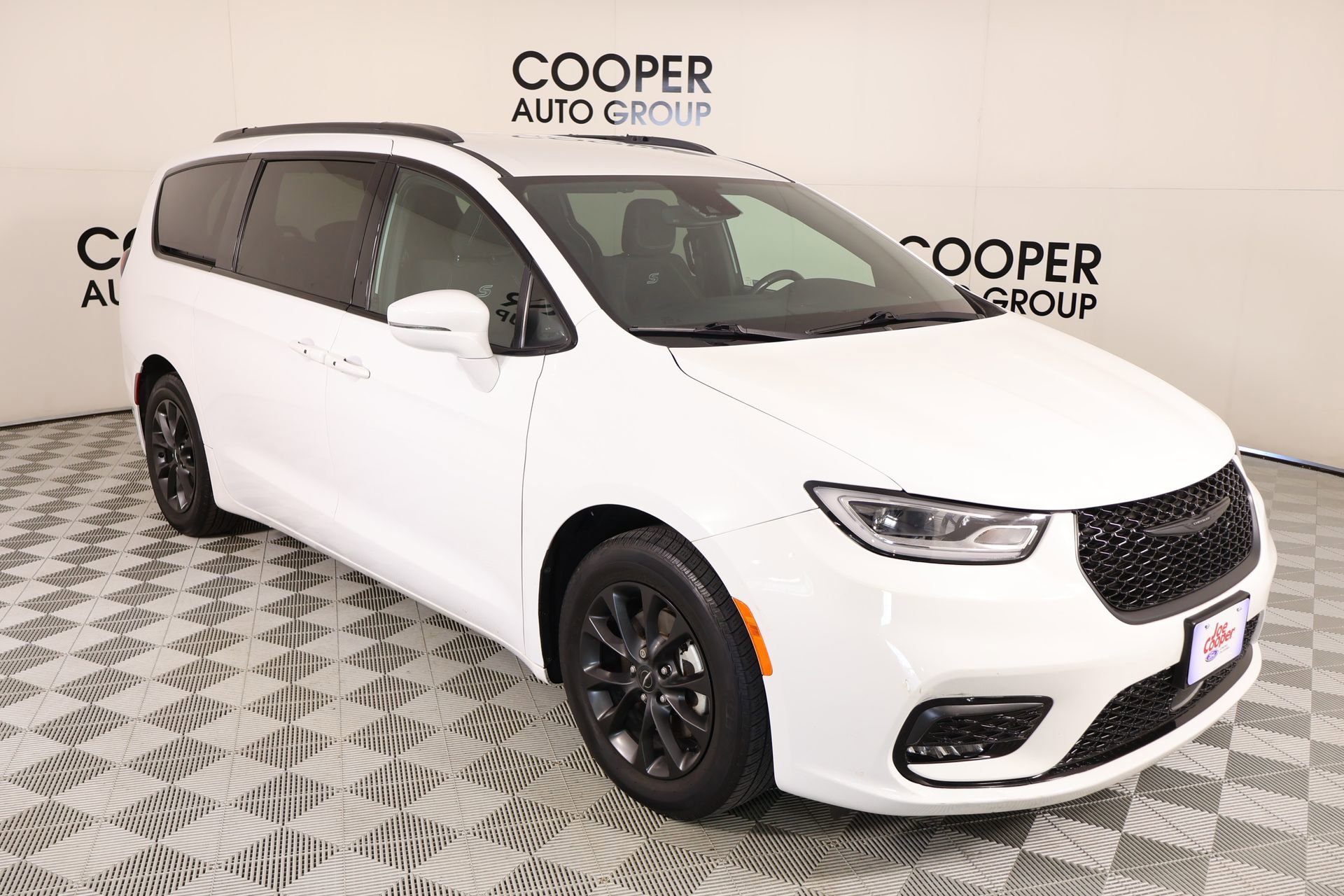 Used 2021 Chrysler Pacifica Touring w/ S Appearance Package