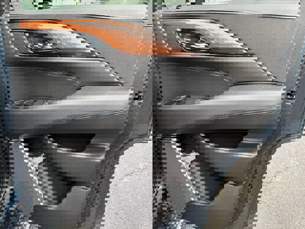 Used 2020 Cadillac Escalade Luxury image 28