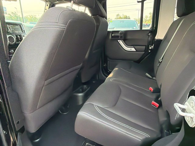 Used 2013 Jeep Wrangler Unlimited Sahara w/ Connectivity Group AWD/4WD image 13