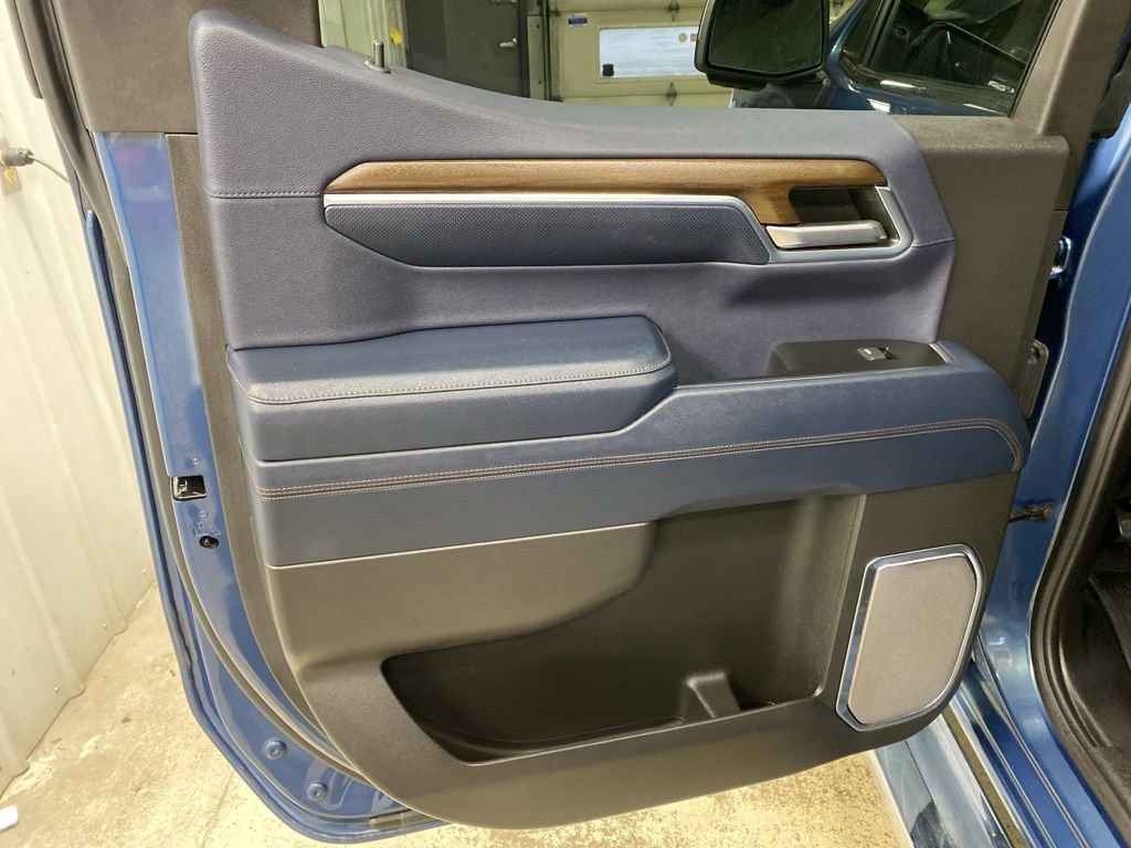 Used 2024 Chevrolet Silverado 1500 High Country w/ Technology Package image 37