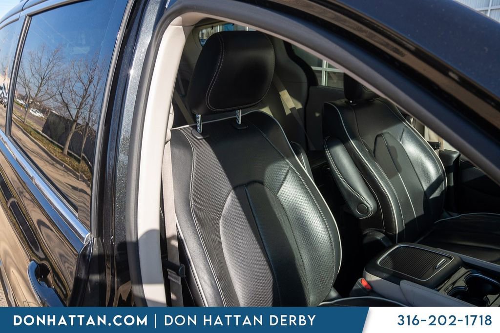 Used 2023 Chrysler Pacifica Limited FWD image 24