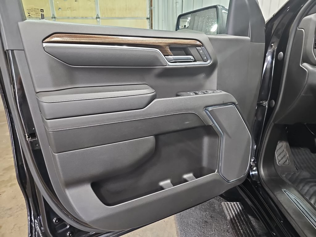 Used 2023 Chevrolet Silverado 1500 LT AWD/4WD image 27