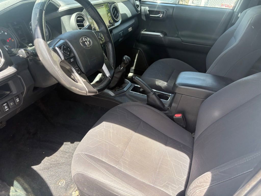 Used 2018 Toyota Tacoma TRD Off-Road w/ Technology Package AWD/4WD image 16