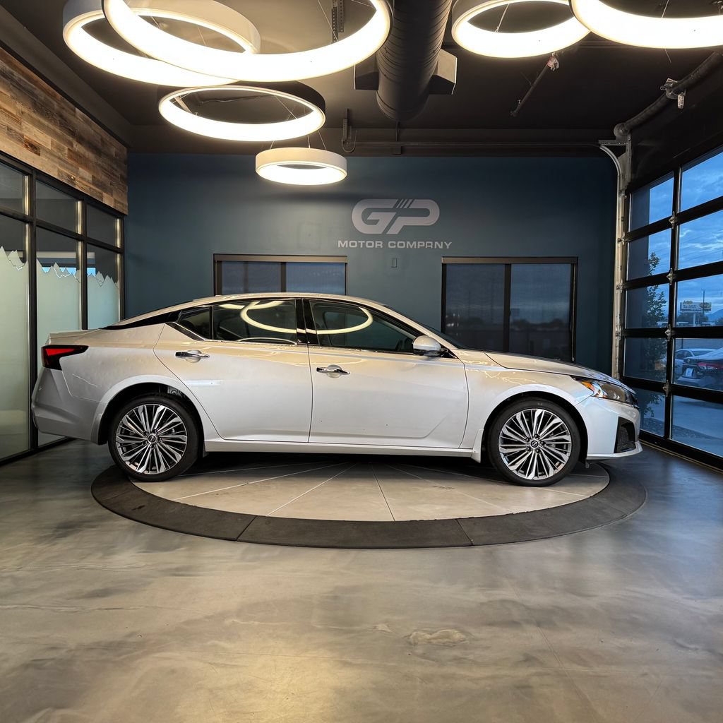Used 2024 Nissan Altima 2.5 SL AWD/4WD image 2