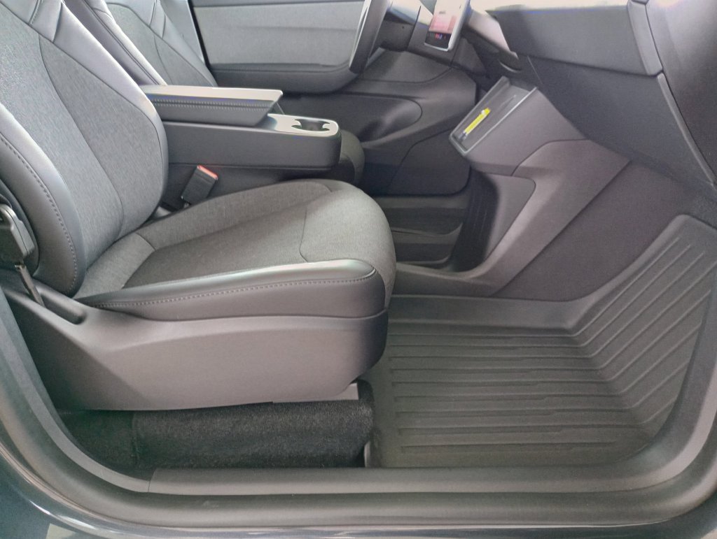 Used 2026 Tesla Model Y 2WD image 18