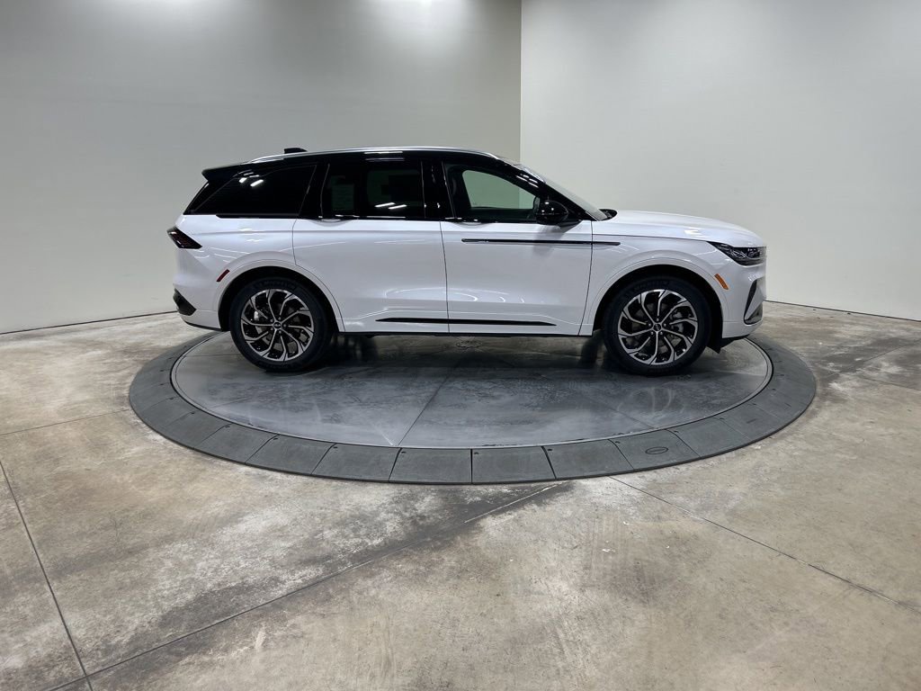 New 2026 Lincoln Nautilus Reserve image 4