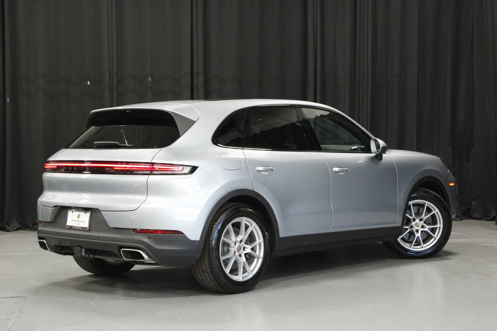 Certified 2025 Porsche Cayenne AWD/4WD image 5