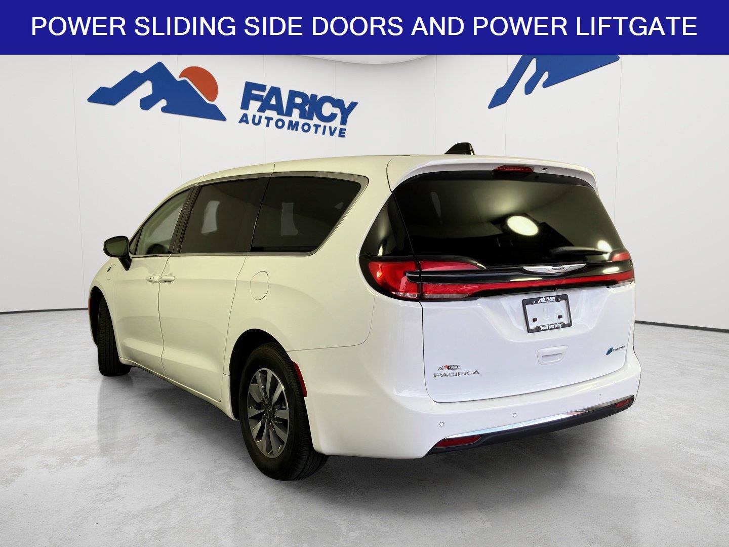 Used 2023 Chrysler Pacifica Touring-L FWD image 5