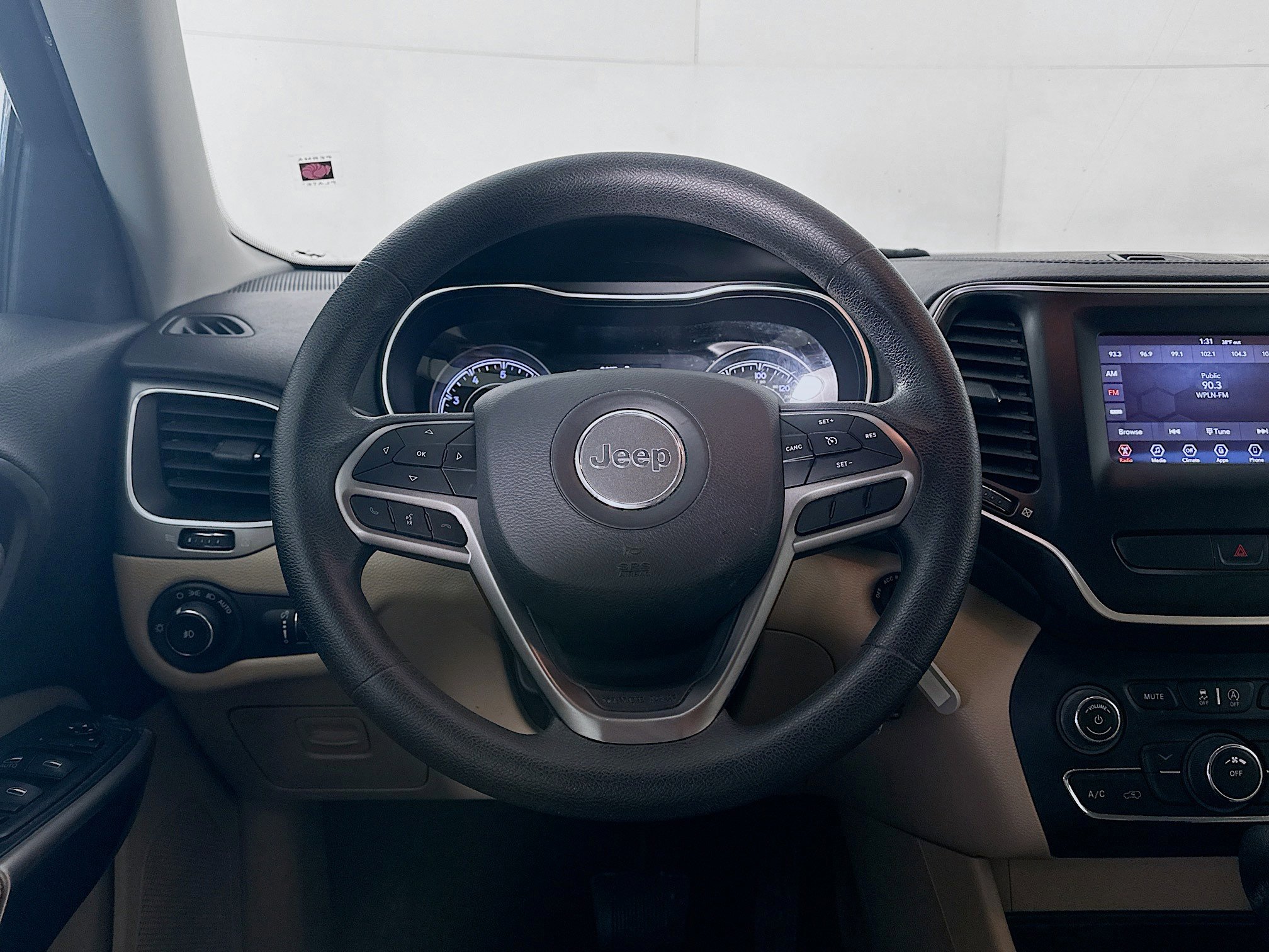 Used 2019 Jeep Cherokee Latitude w/ Popular Appearance Group image 17