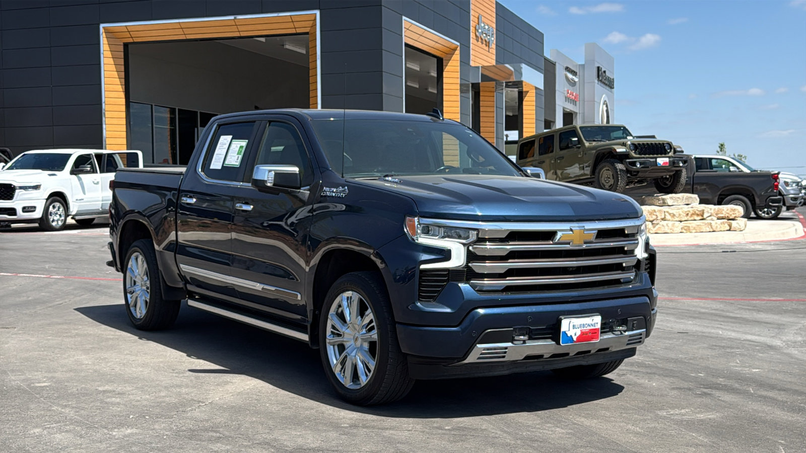 Used 2022 Chevrolet Silverado 1500 High Country w/ High Country Premium Package image 3