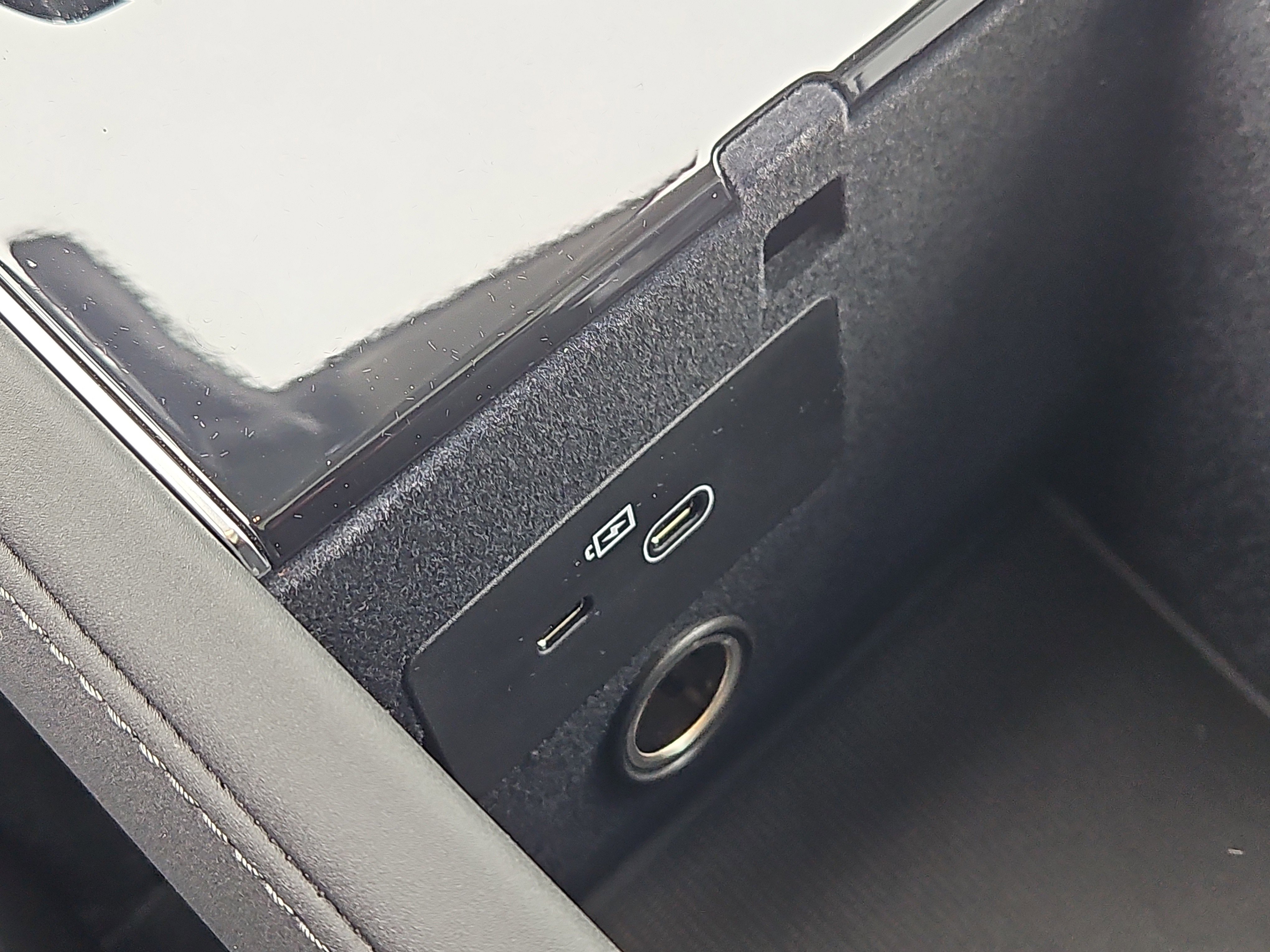 New 2026 Volvo XC90 B6 Plus w/ Protection Package Premier image 8