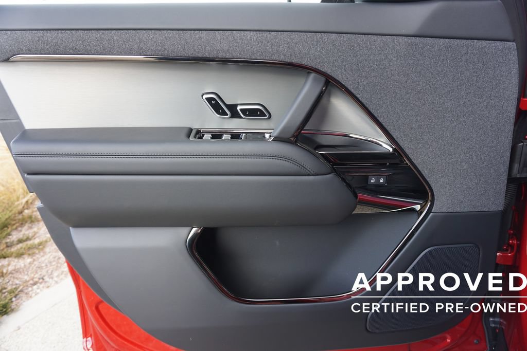 Used 2025 Land Rover Range Rover Sport Dynamic SE AWD/4WD image 17