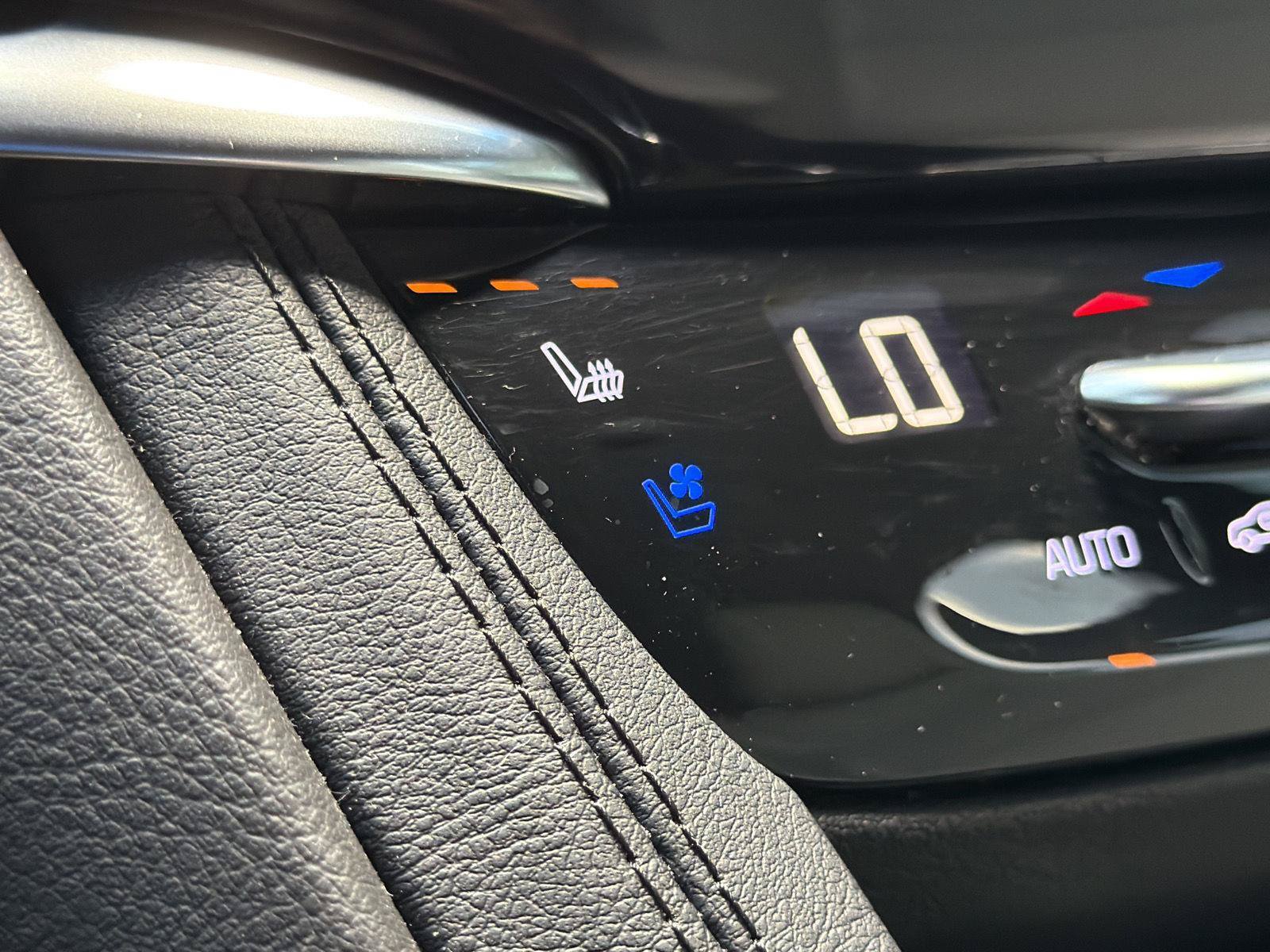 Used 2024 Cadillac XT6 Sport w/ Technology Package AWD/4WD image 33