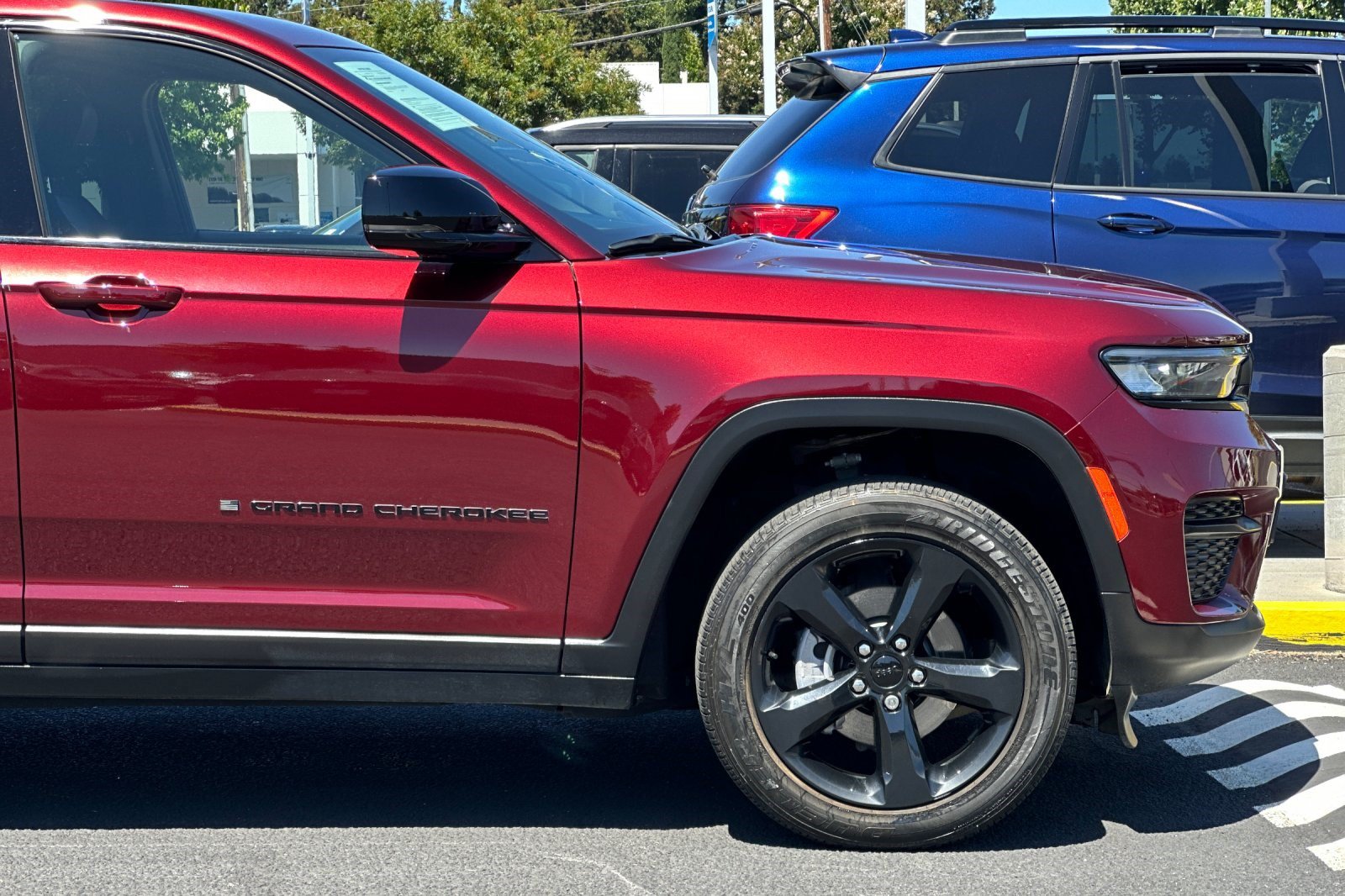 Used 2023 Jeep Grand Cherokee Altitude AWD/4WD image 35