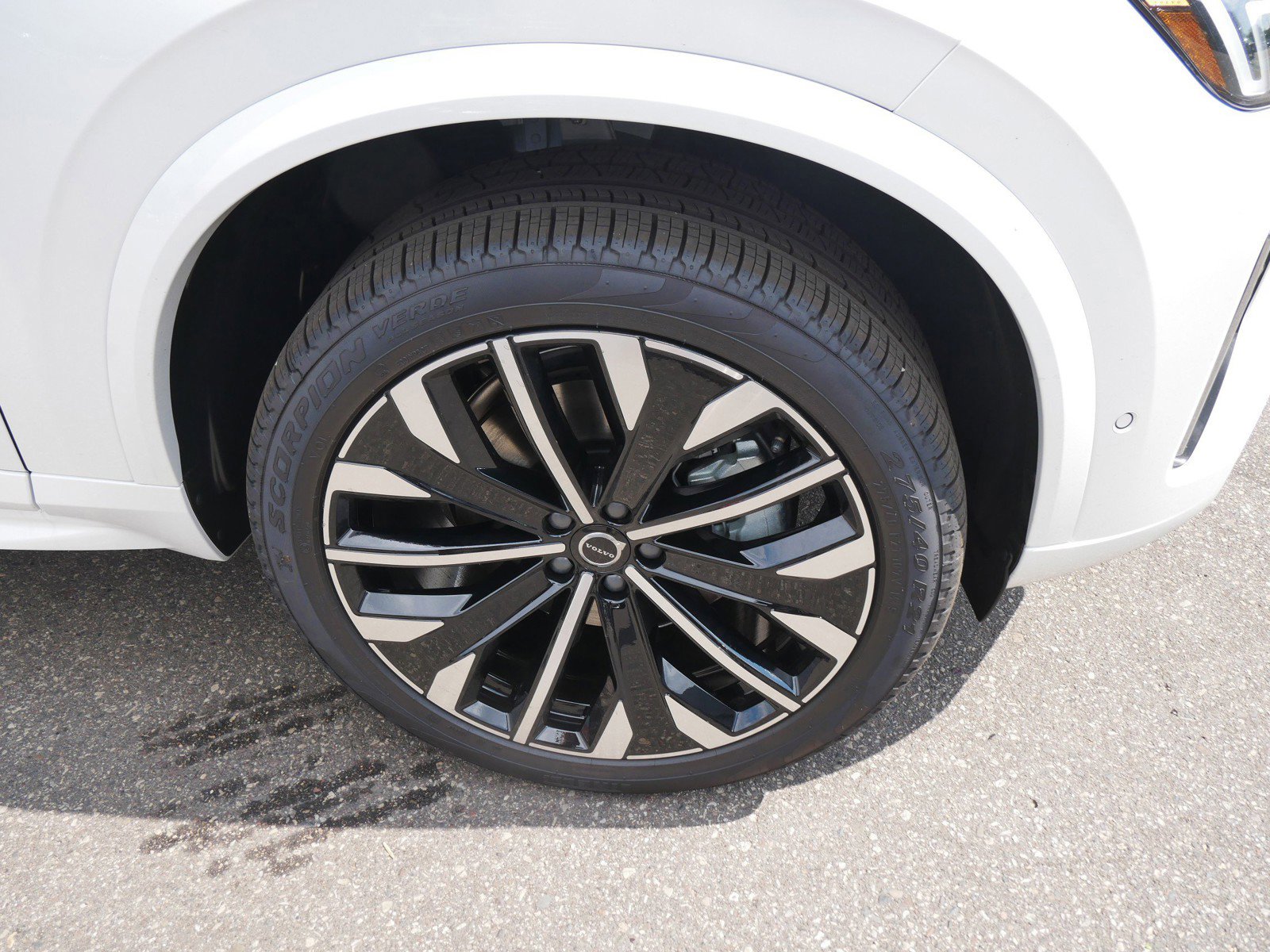 New 2026 Volvo XC90 B6 Plus w/ Protection Package Premier image 4